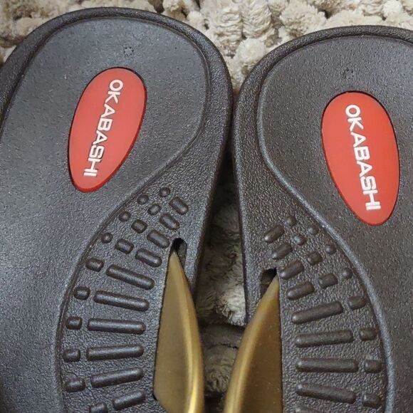 New Okabashi‎ Women's Size M Gold Sandals Flip Flops - Picture 4 of 5